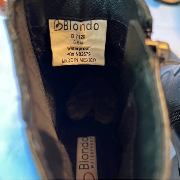 Blondo Que Leather Croc Embossed Pointed Toe Ankle Booties - Picture 11 of 11